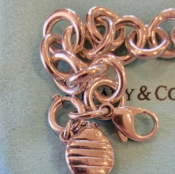 TIFFANY & CO STERLING SILVER ROUND LINK BRACELET LADY BUG CHARM LOBSTER CLAW 7" - Picture 6 of 8